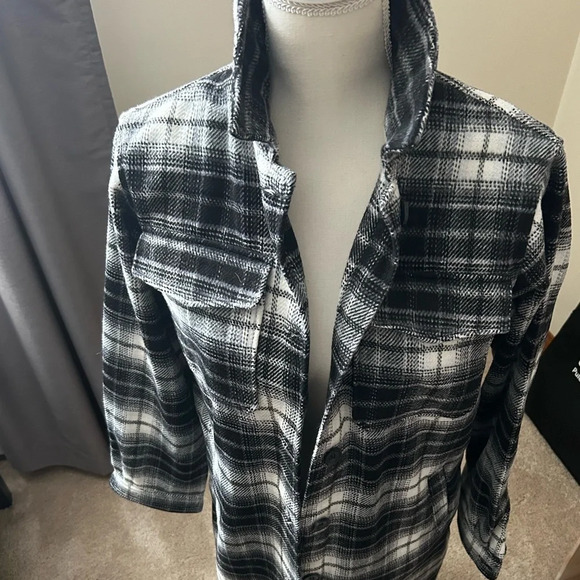 H&M Black And White Plaid Long Button Down Jacket/ Shacket Women’s Size XS - Picture 7 of 14